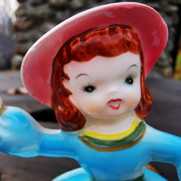 Vintage Japan Ceramic Waving Girl in Blue Dress Figurine - Picture 4 of 16